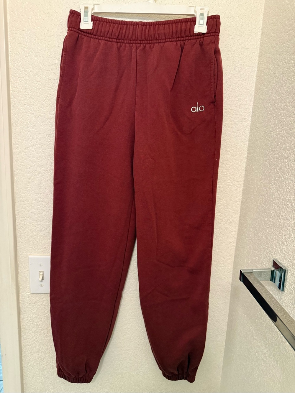 ALO Yoga Maroon Women's Jogger Pants